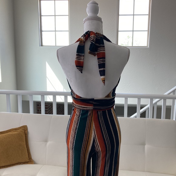 NWOT Halter Jumpsuit- Size Med - Picture 3 of 3